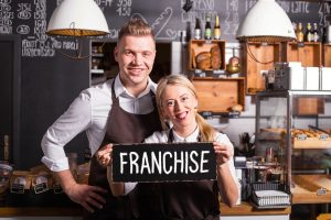 Ouvrir une franchise : quels sont les avantages et inconvénients ?